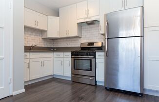 Two story 1 bed, 1 bath with in unit laundry/parking in Virgil Village with move in promo!