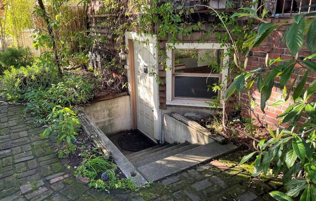 1911 Buena Vista Ave