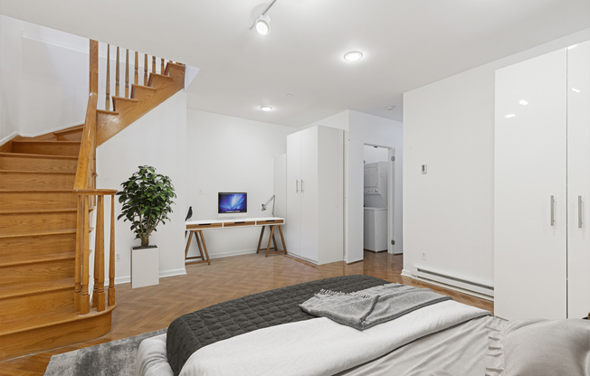 324 E 112 ST