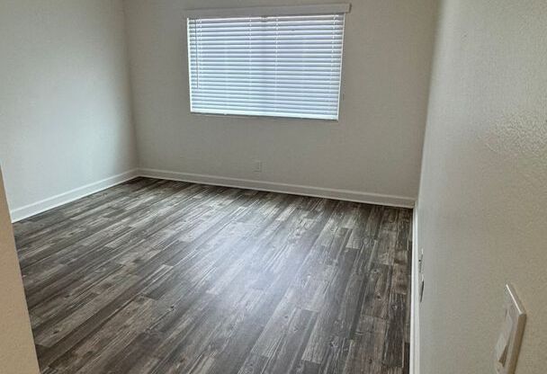 2 beds, 1 bath, 704 sqft, $1,995, Unit 202