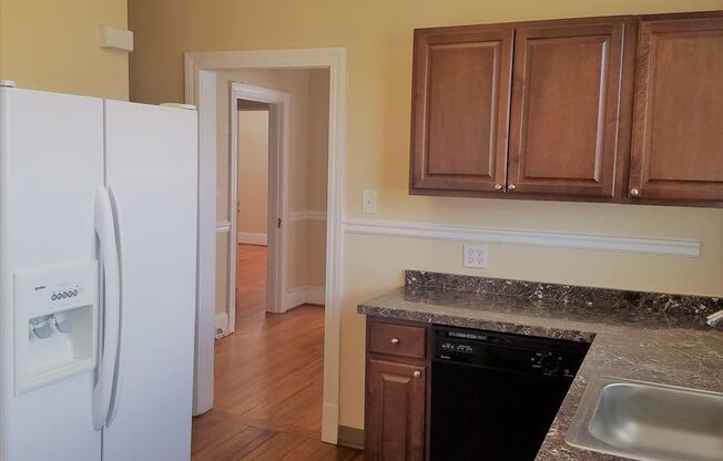 2 beds, 1 bath, $1,600