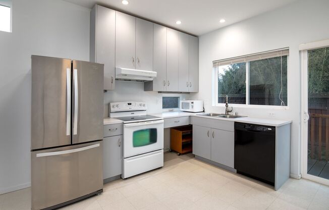 2 bedroom 1.5.bathroom 1 off street parking