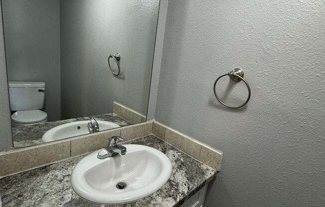 2 beds, 1.5 baths, 916 sqft, $1,090, Unit 10018-1