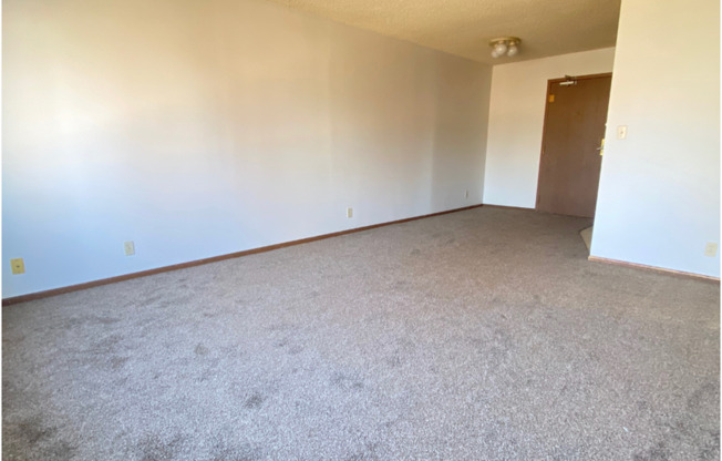 2 beds, 1 bath, 710 sqft, $850, Unit #12