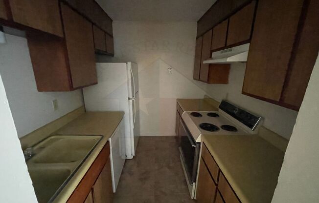 2 beds, 1 bath, 850 sqft, $700, Unit Unit 7