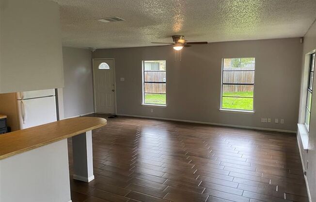 Cute 2/1 duplex with garage/carport