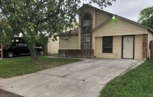 AVAILABLE NOW 4 BED/ 2 BA HOUSE FOR RENT! LP 1604/PUE RD