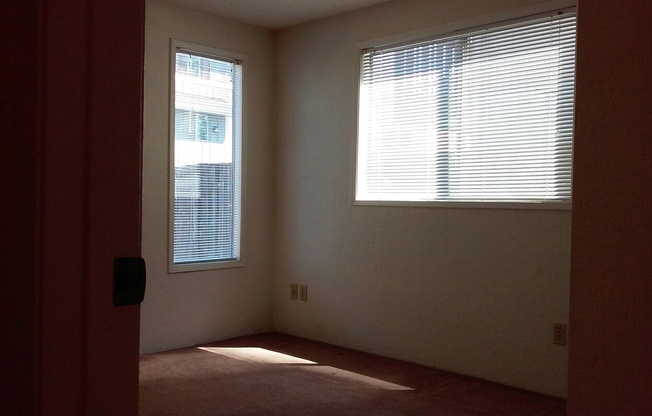 2 beds, 1 bath, $1,295, Unit 04