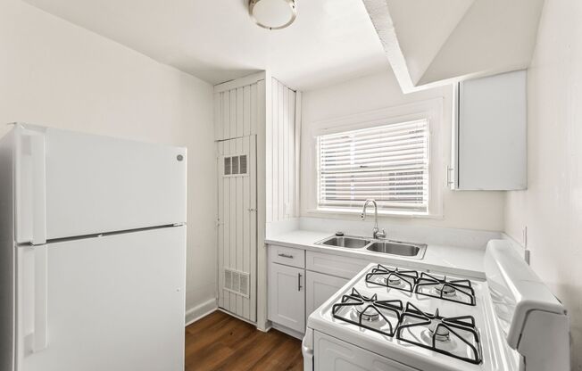 314/316 W. 50th St.