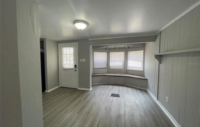 6212 N 44 ST