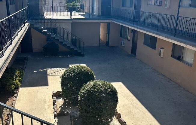 04 - 4623 Canoga Street