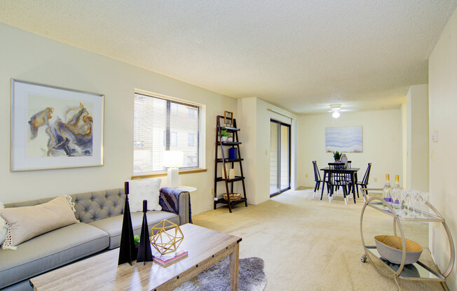 2 beds, 1 bath, 900 sqft, $1,925, Unit C-075