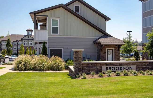 A house with the name Brooks on the front.