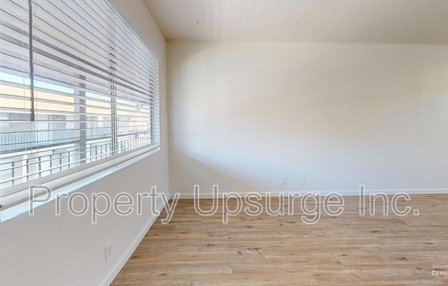 1558 Bridge Street - 17