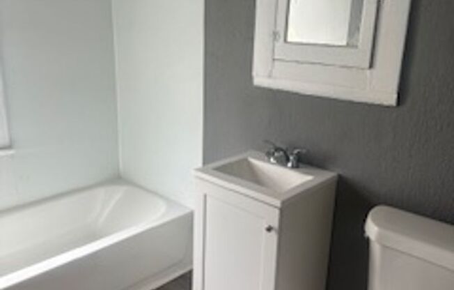 1-Bedroom Apartment in Quiet 4-Plex with Off-Street Parking