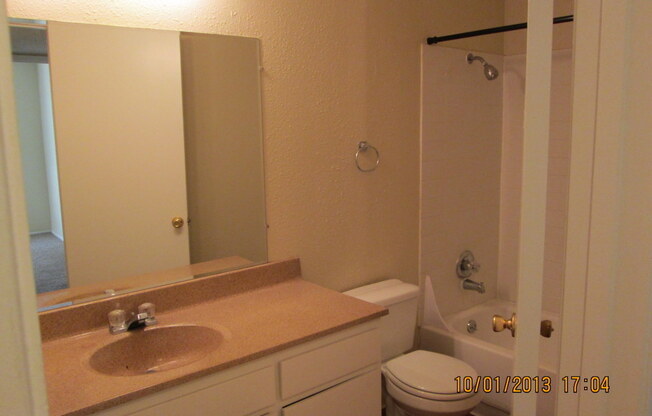 2 beds, 1 bath, 838 sqft, $1,595, Unit HL416