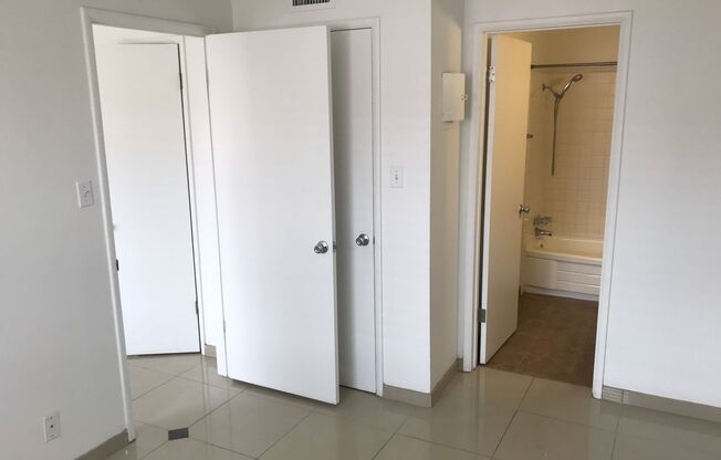 1 bed, 1 bath, 420 sqft, $987, Unit 14