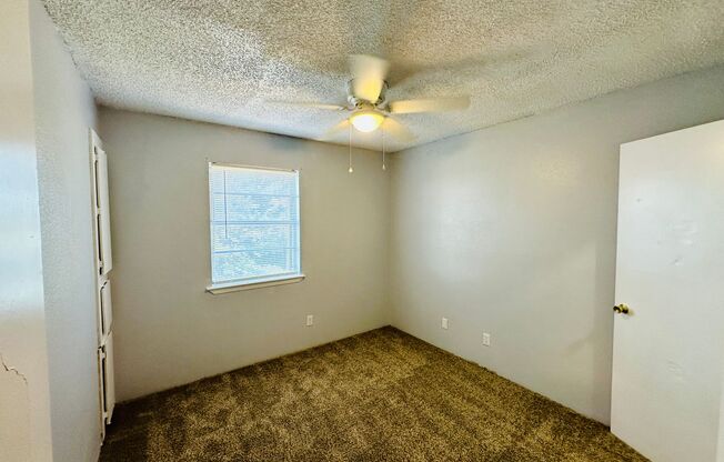 2 beds, 1.5 baths, 992 sqft, $780, Unit 215E