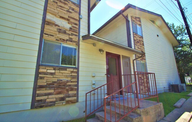 Studio, 1 bath, 500 sqft, $850, Unit 204