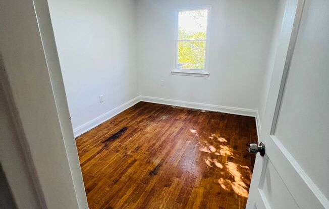 Arlington Neighborhood RENOVATED 2 BEDROOM TOWNHOME
