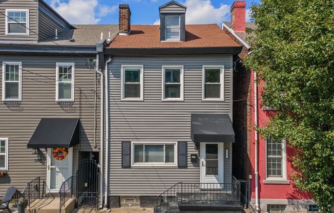 Beautiful 3 Bedroom home in South side available April 15!