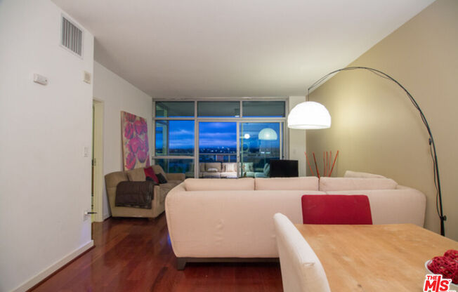 1 bed, 1.5 baths, 959 sqft, $4,495, Unit 719