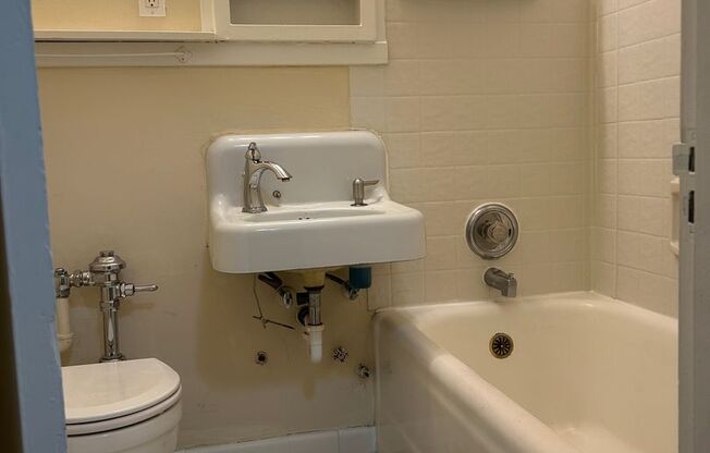 Studio, 1 bath, 440 sqft, $1,200, Unit 308