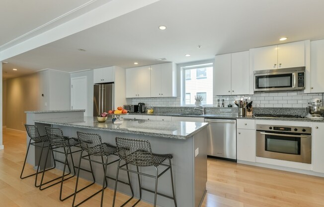 335 W 2 ST