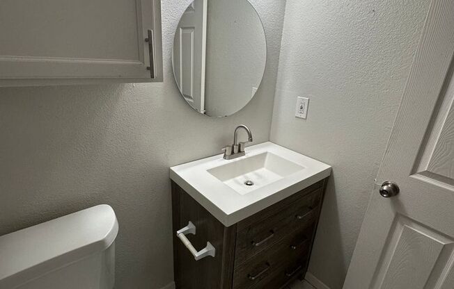 2 beds, 1 bath, 810 sqft, $1,100, Unit 102