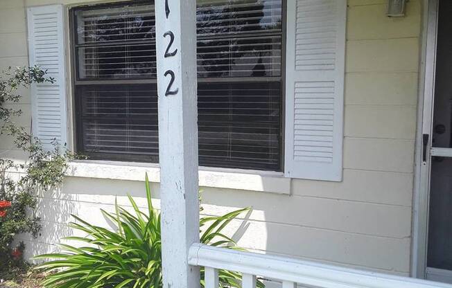 2 Bedroom duplex with garage, Washer and Dryer, close to everything!!!!