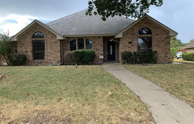1303 BRIARMEADE DR