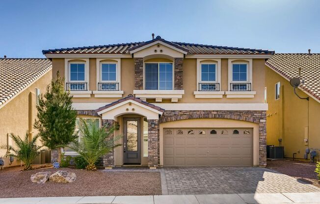 Luxurious 2 story Home with Immaculate Kitchen in Desirable Silverado Ranch!