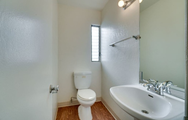 Large Soaking Tub In Master Bathroom at Highlander Park Apts, Riverside, CA