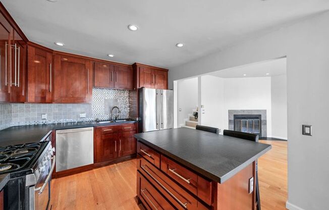 AVAILABLE NOW! 4 Bedroom/3 Bath Single Family Home in Bernal Heights - AMSI/Mo Couture