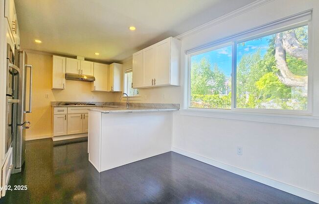 3 Bed, 2 Bath Apartment in Prime Roosevelt location