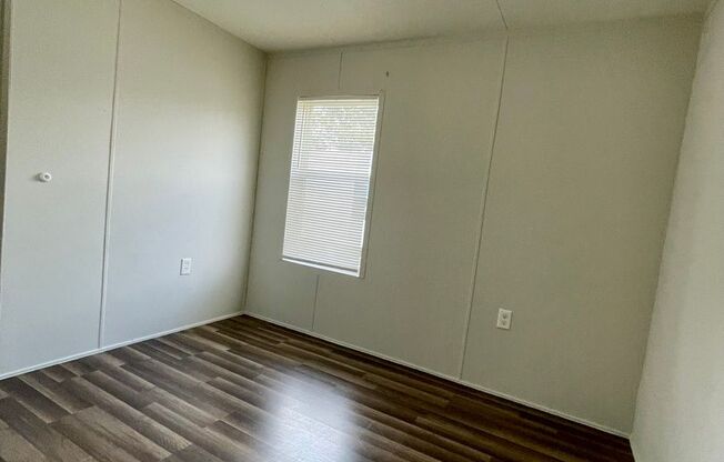 3 beds, 1 bath, $1,395, Unit 6334 Eugene Acres Lane