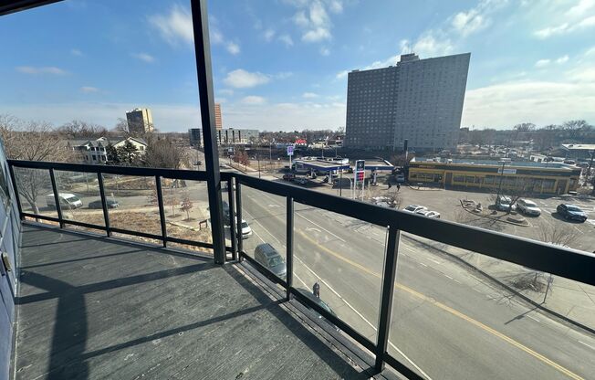 2 beds, 2 baths, 992 sqft, $2,295, Unit 300