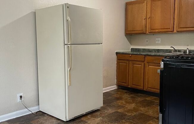2 beds, 1 bath, $1,095, Unit Unit 1339A