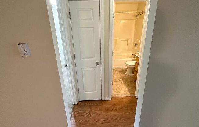 2 beds, 1 bath, 850 sqft, $1,600, Unit 34