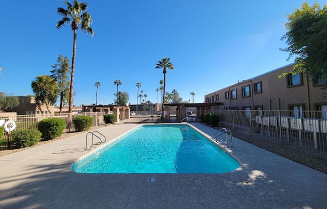 2 beds, 1 bath, 800 sqft, $1,100, Unit CASA-141