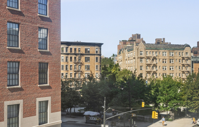 175 W 12 ST