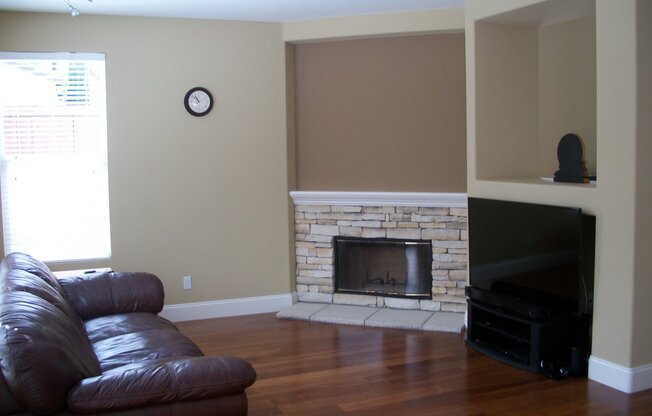 Beautiful 3BR/2.5BA Home in the Heart of Carlsbad - Gated Community