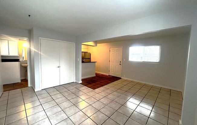 Studio, 1 bath, 400 sqft, $995, Unit 102