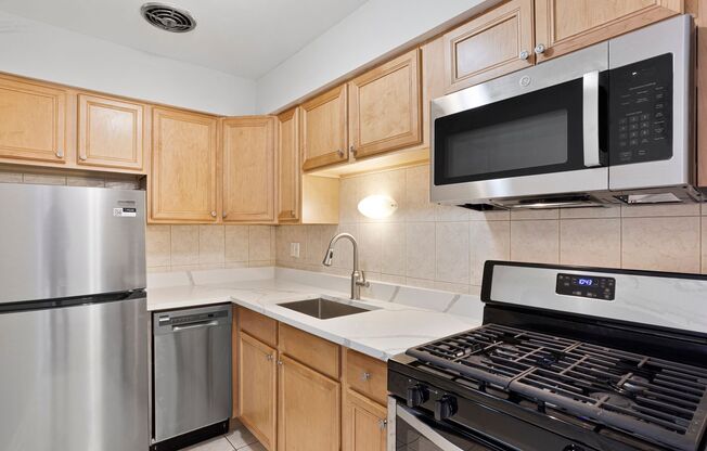 1 bed, 1 bath, 492 sqft, $1,800, Unit 535