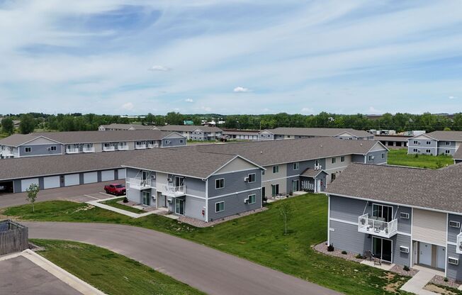 2 beds, 1 bath, 939 sqft, $1,465, Unit EC 4175-20