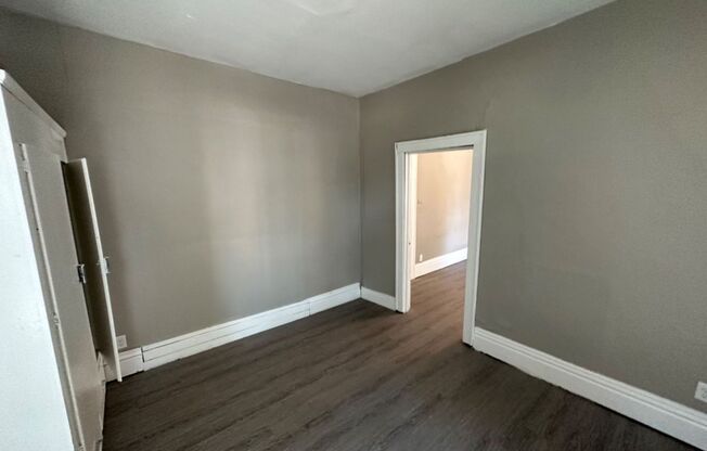 2 beds, 1 bath, 700 sqft, $995, Unit A (Lower)