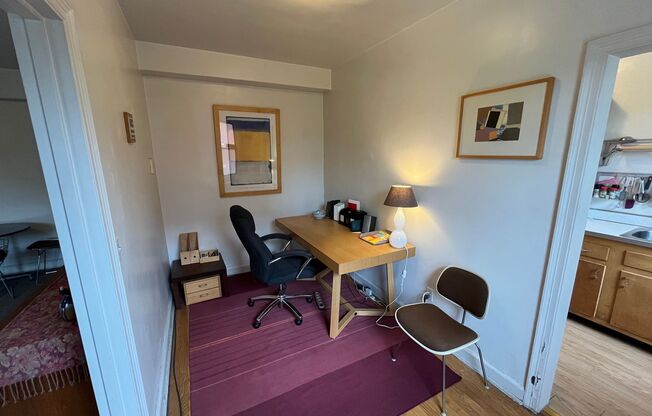 Fully Furnished 1 Bedroom, 1 Bathroom Condo in the Heart of Shadyside Available Now!