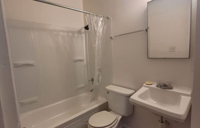 2 beds, 1 bath, 675 sqft, $708, Unit 430 Winfield-Unit 03