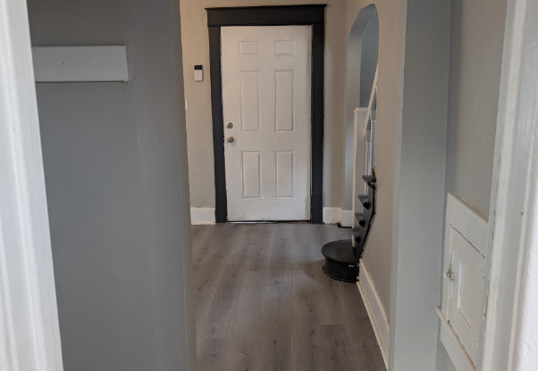 1661 W BANCROFT