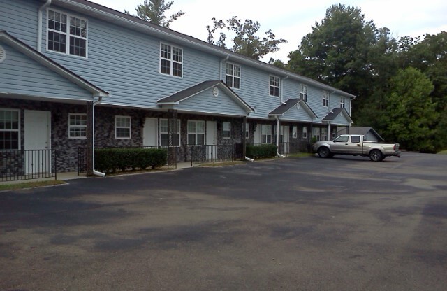 2 beds, 1.5 baths, 1,100 sqft, $1,725, Unit #305